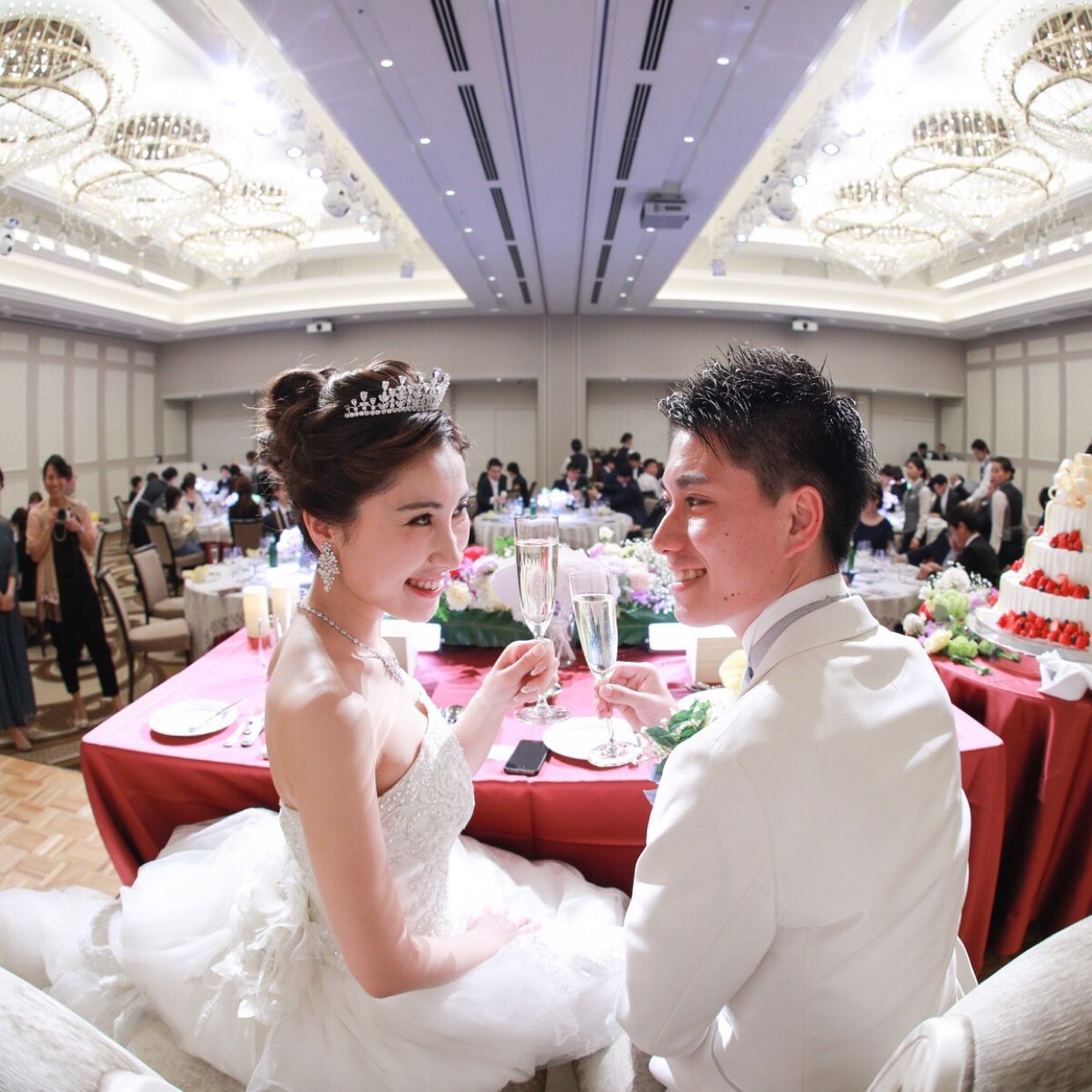 披露宴パーティのカバー写真