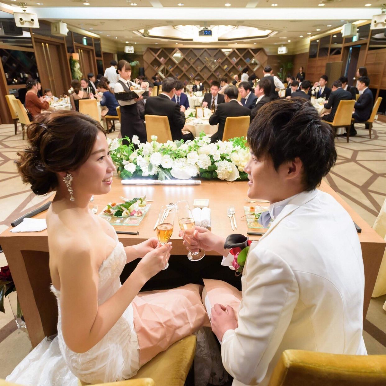 披露宴パーティのカバー写真