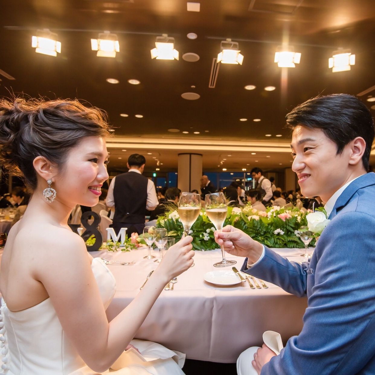 披露宴パーティのカバー写真