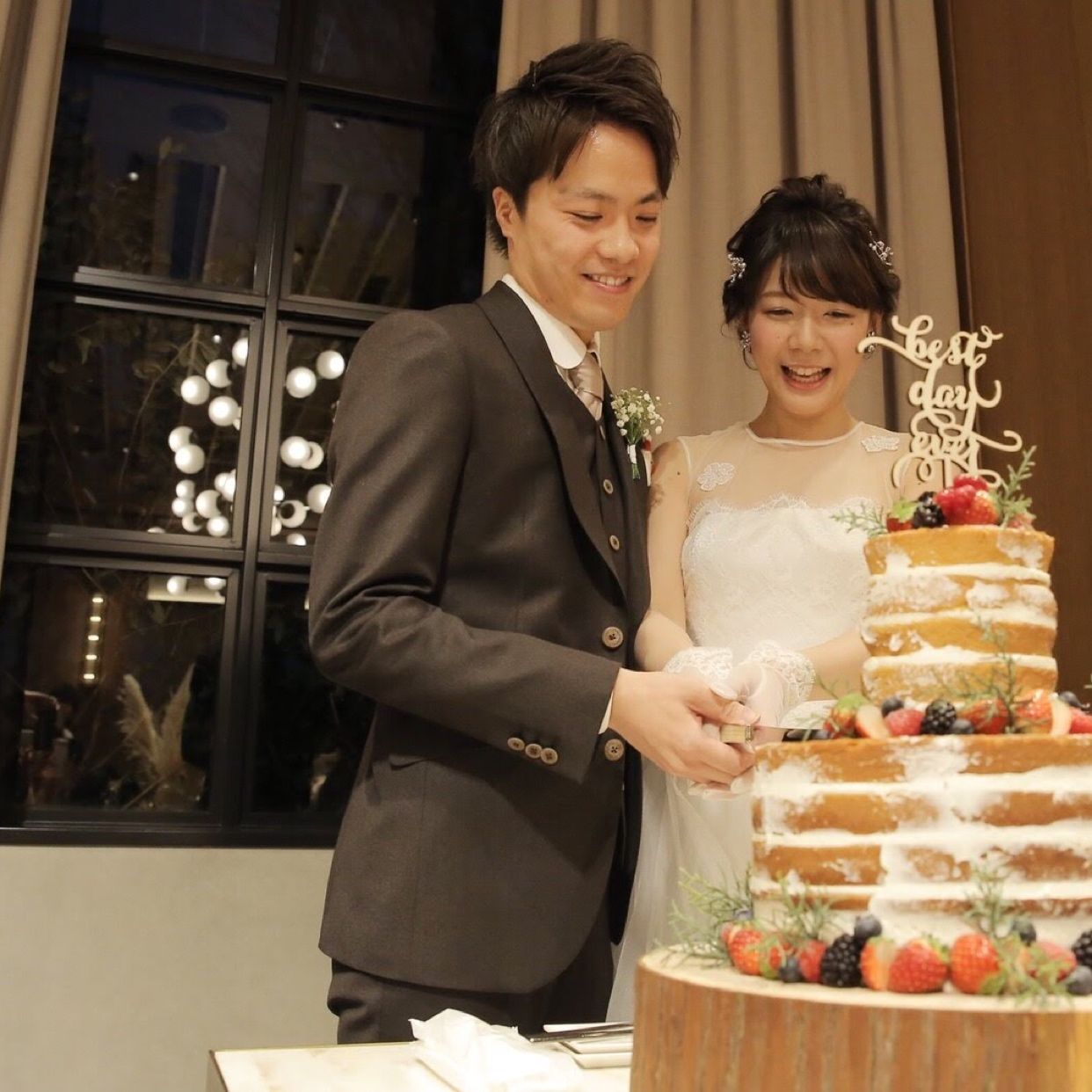 披露宴パーティのカバー写真