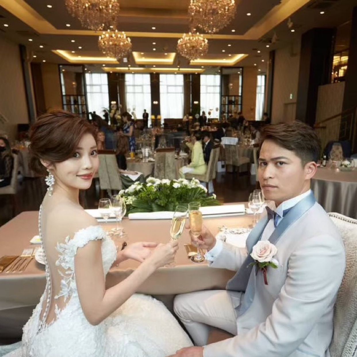 披露宴パーティのカバー写真