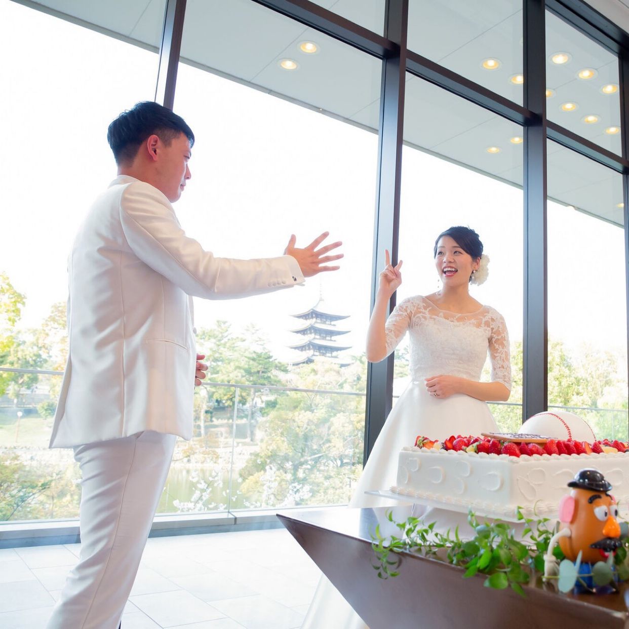 披露宴パーティのカバー写真