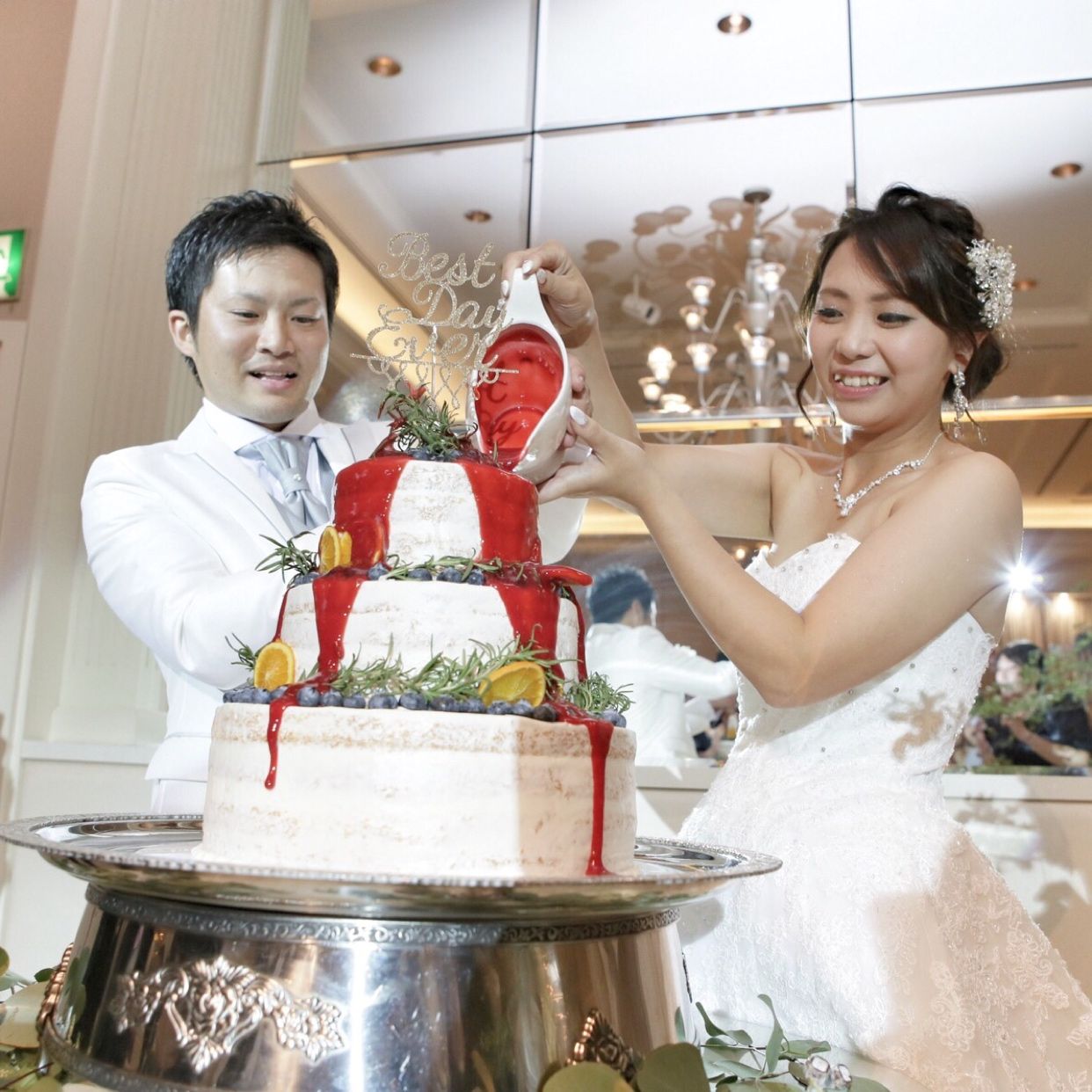 披露宴パーティのカバー写真