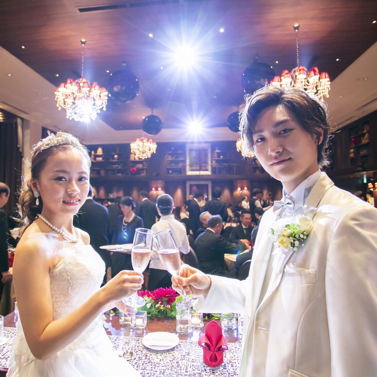 披露宴パーティのカバー写真