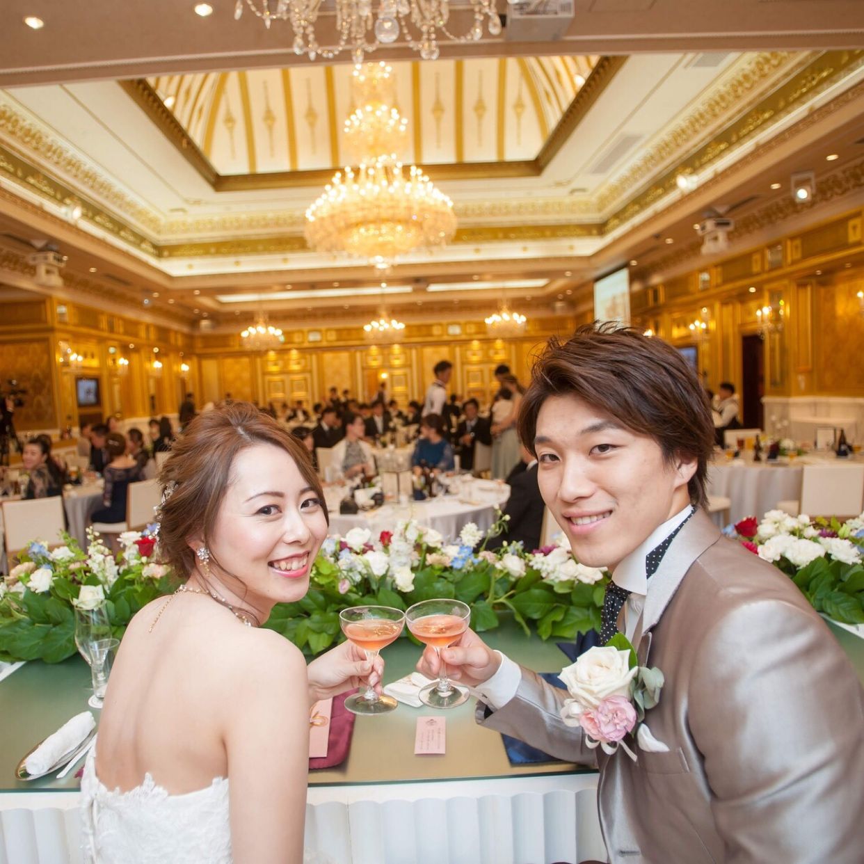 披露宴パーティのカバー写真