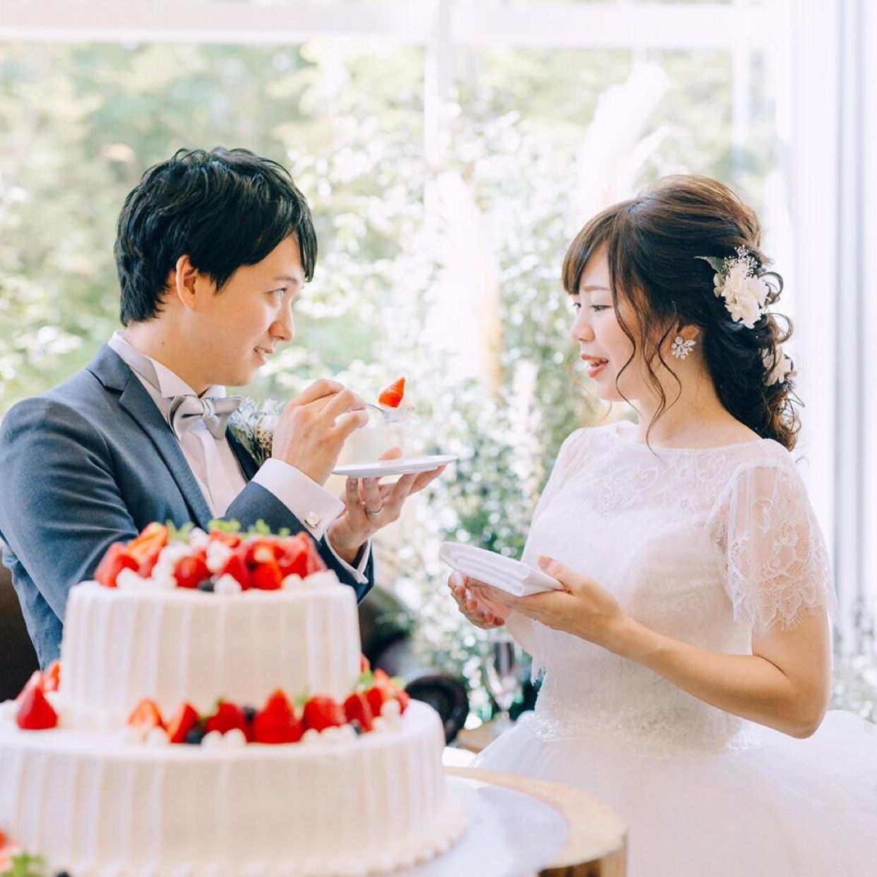 披露宴パーティのカバー写真