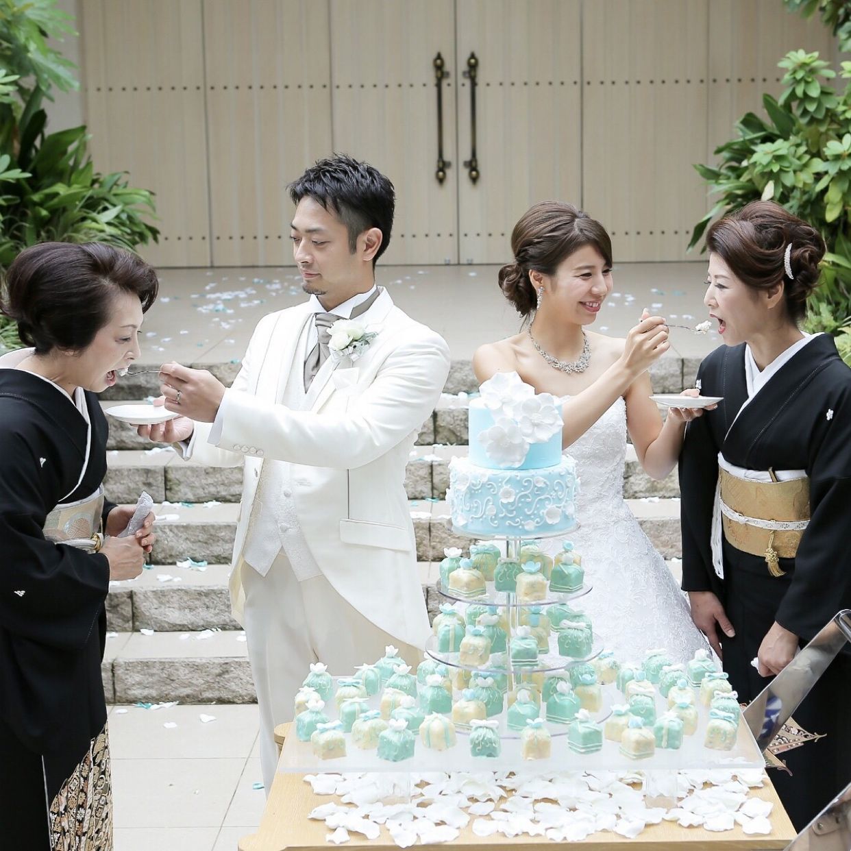 披露宴パーティのカバー写真