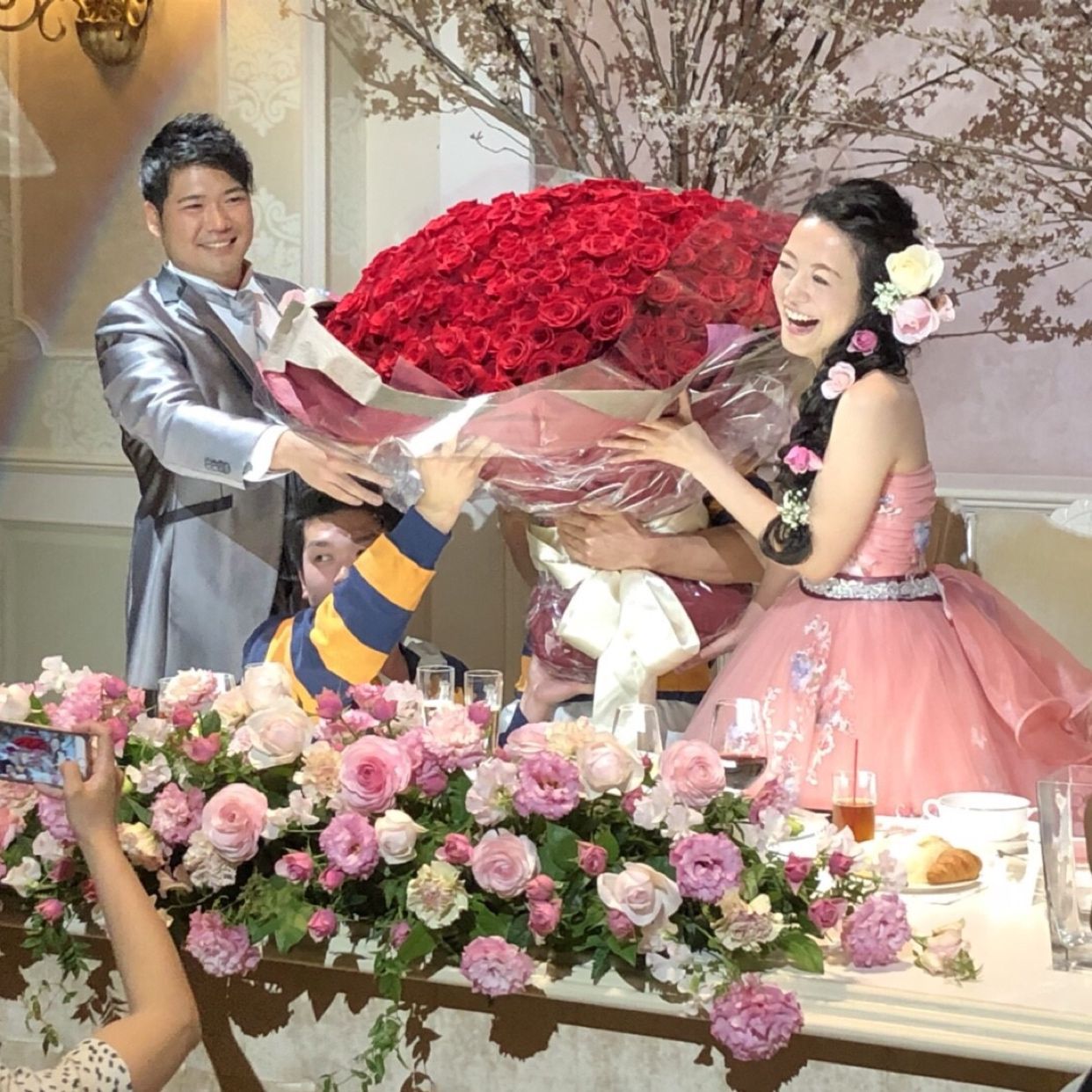 披露宴パーティのカバー写真