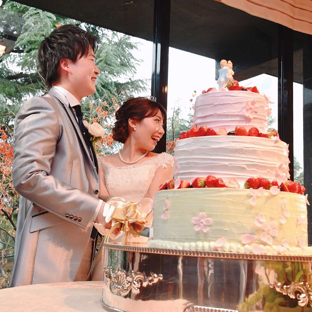 披露宴パーティのカバー写真