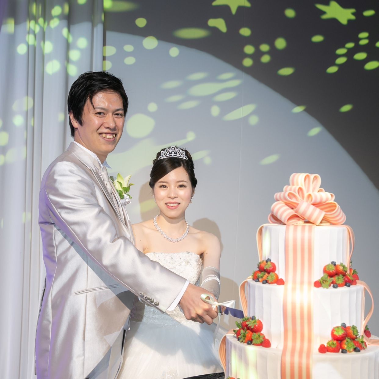 披露宴パーティのカバー写真