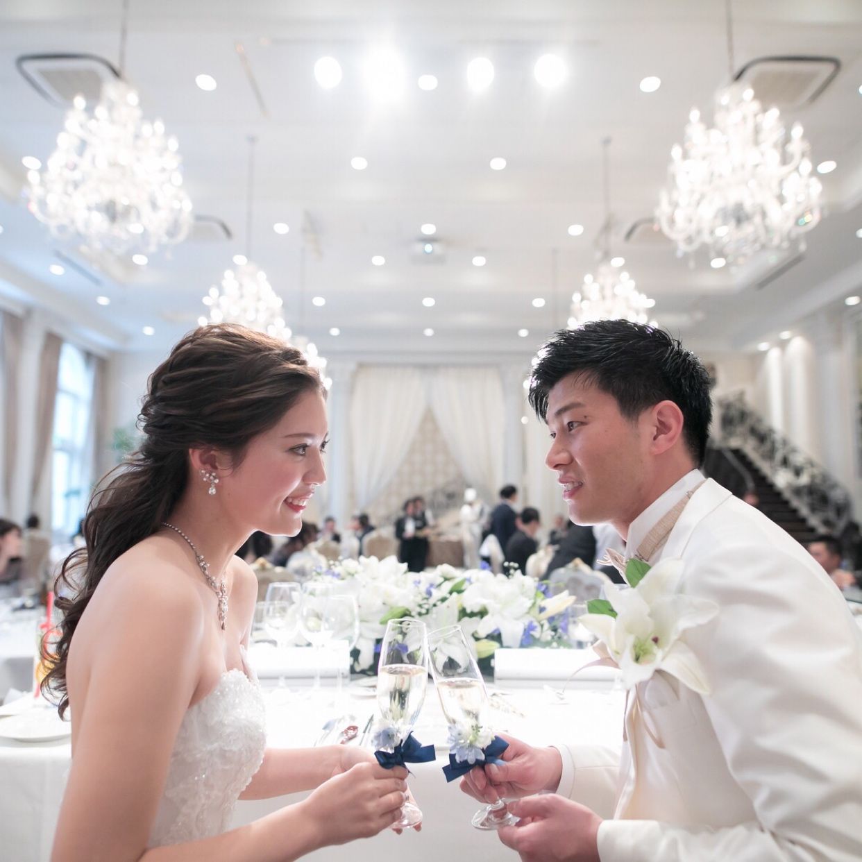 披露宴パーティのカバー写真