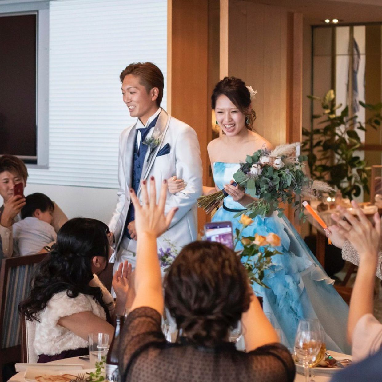 披露宴パーティのカバー写真