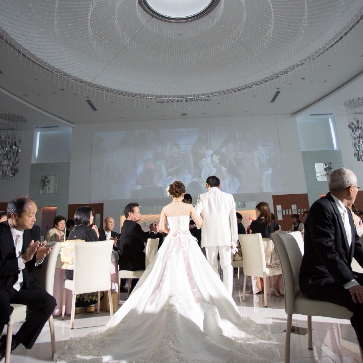 披露宴パーティのカバー写真