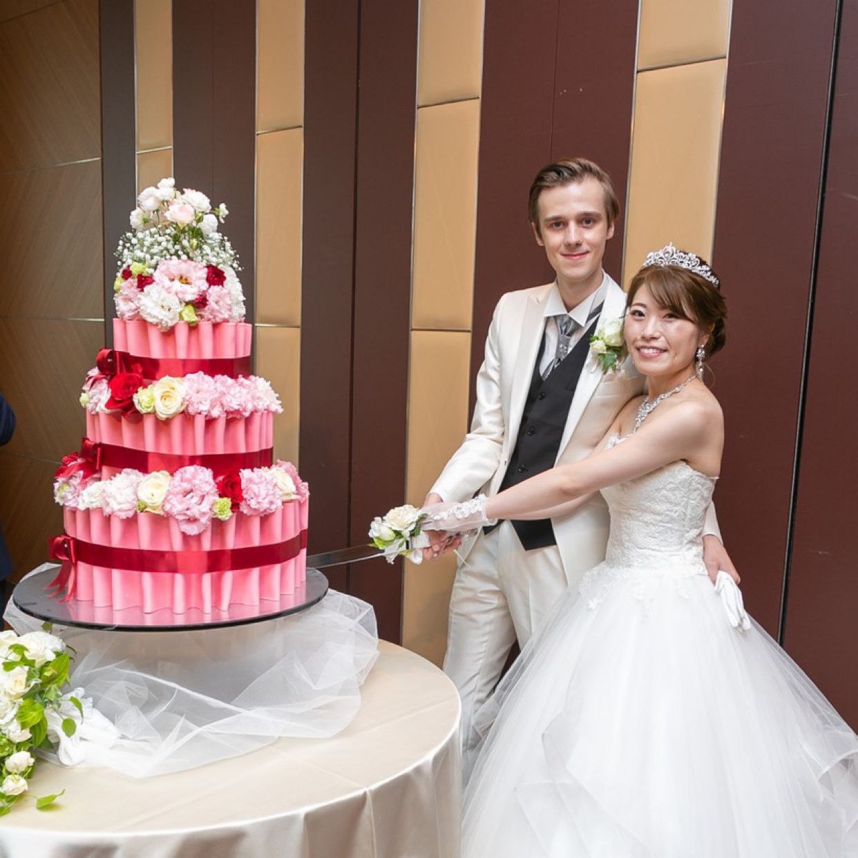 披露宴パーティのカバー写真