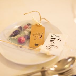 女性にはアロマワックスバーを。一人一人のイメージに合うものをプレゼント！