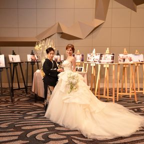 お色直しへの退場は
尊敬する母と
この日無事に結婚式を迎えられるよう沢山のサポートをしてくれました。
ウェルカムスペース前にて記念撮影