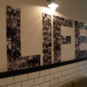 昔の写真を、ライフの文字にして展示しています。