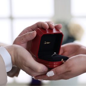 王道な婚約指輪に憧れがあることを伝えたら、彼が選んでくれました💍

密かにCartierにも憧れがあったので嬉しかったです❤️