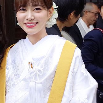 朝なのでむくんでて分かりづらいですが、
目元は赤色で統一していただきました。
芸舞妓さんのお化粧をイメージしています。