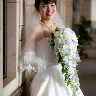 大好きな宝塚の退団ブーケをイメージしました！
とても長いキャスケードブーケです💐