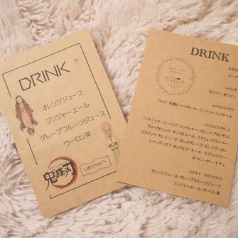 ドリンクメニュー表
・右は大人用（テーマロゴ）
・左は子供用（お子さんの好きなキャラクター）