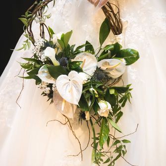 リングタイプにキャスケードのような垂れるイメージ