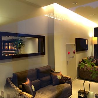 ソファーも大きいので、お待ち頂く時間ものんびりできます。