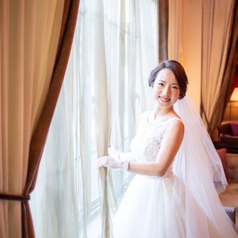 フロントは露出少なめでビジューたっぷり…✨