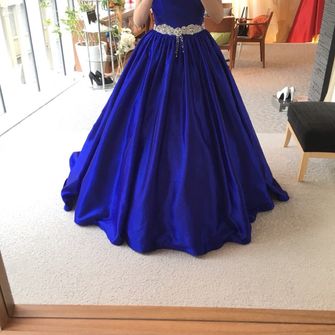 クチュールナオコさんのドレス❤️
一目惚れだし、このワンポイントが可愛い???
オフショルにも出来て、2wayにも3wayにもアレンジ出来て楽しそう♡
