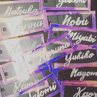 席札
(アクリル板を購入し、一人ずつお名前を書きました。
周りをキラキラテープで貼っています。)