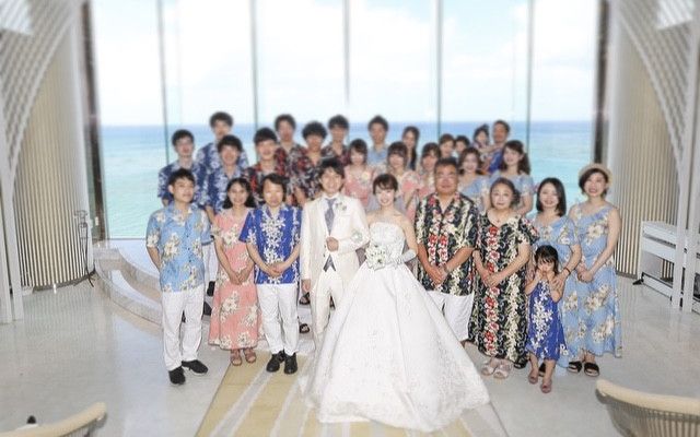 ゲストはレンタルのアロハシャツとムームーをお揃いで揃えました✨カジュアルですが、色鮮やかで華やかです😊