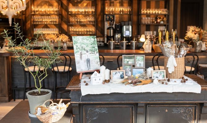 ウェルカムスペースは前撮りの写真と
前撮りで使った小物で手作りしました。