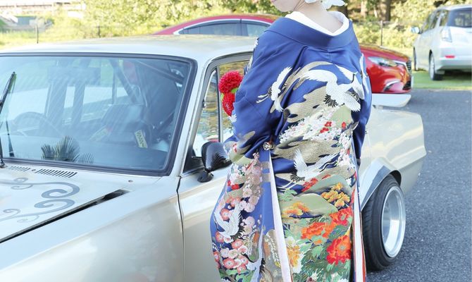 色打掛は夜会巻き・百合の花とかっこよくしました。