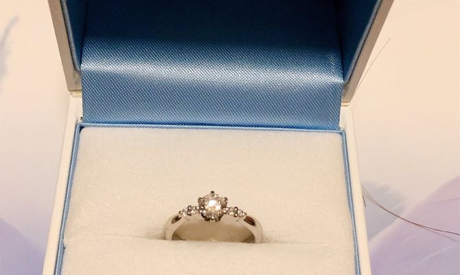 ガラ御徒町で購入！
グレードも素晴らしい上にお値段は財布に優しく…
担当の方も親身に相談に乗ってくれました！

#ガラ御徒町
#メレ