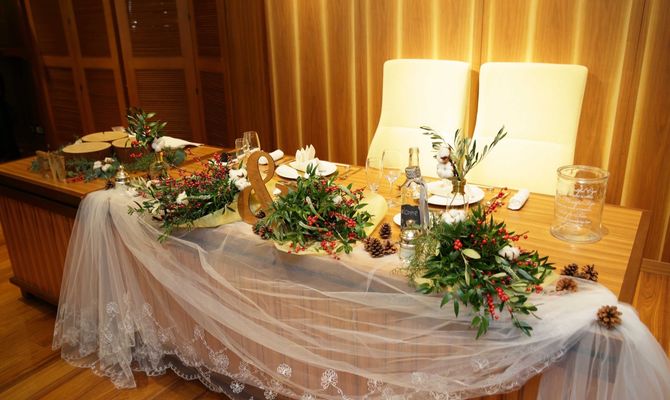 こだわり抜いた高砂❁*.ﾟ
@moss__designさんのアンドオブジェが大好きで、高砂に置いてもらいました☺️💓✨
コットンフラワー×赤い実×まつぼっくり×ベール👰
ベールは、職場の先輩からいただいたものを使用✨
リビエラさんからも、今までない形と嬉しい言葉をいただきました❤️
本当にわがままを叶えてくださった、リビエラ東京さんに感謝の気持ちでいっぱいです🥺💕✨