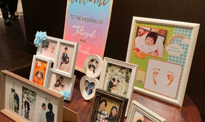 ウェルカムボードはセリアで購入した板にアクリルでかきました！