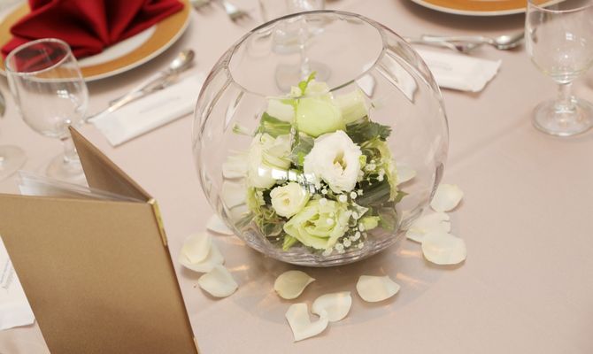 友人達のテーブルにも白と緑メインにしました。