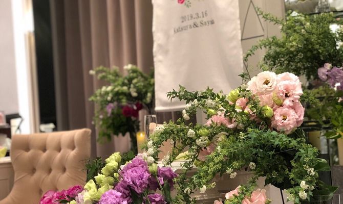 お花屋さんのようにたくさんのお花を💐

使用しているお花🌷
・お花の種類
ラナンキュラス
バラ スイートアバランシェ
バラ イブピアジェ
エグゼラベンダー

・グリーンの種類
アジアンタム
コデマリ
ヌマイラックス
