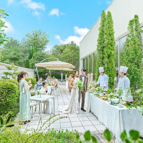 リアン トゥールの公式写真4枚目