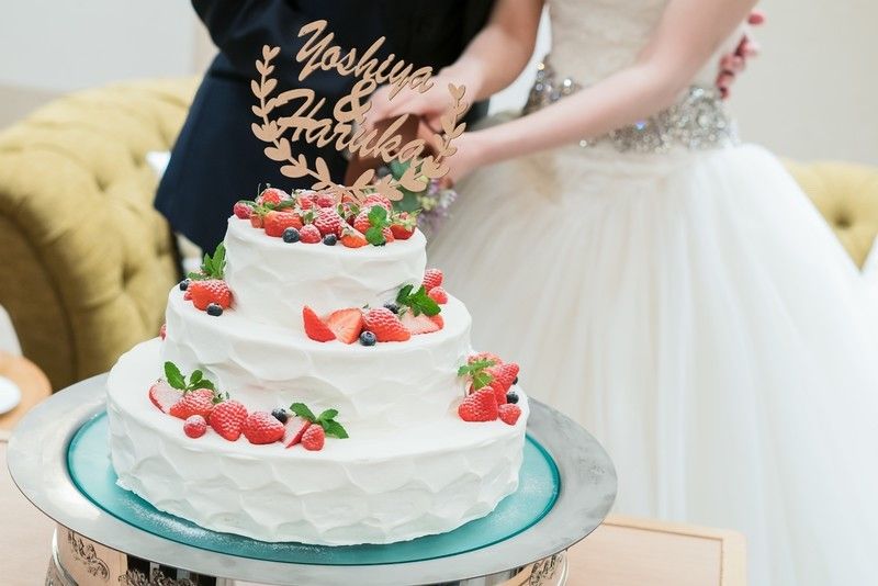 よりオシャレなウェディングケーキに ケーキトッパーの活用方法 結婚式準備はウェディングニュース