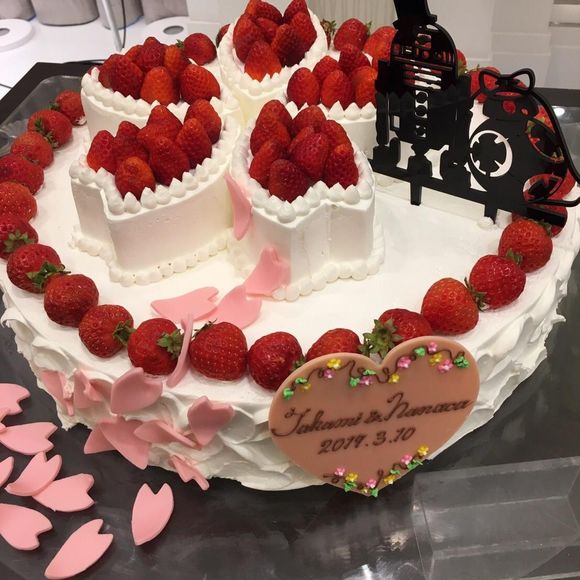 形からこだわった桜のケーキ