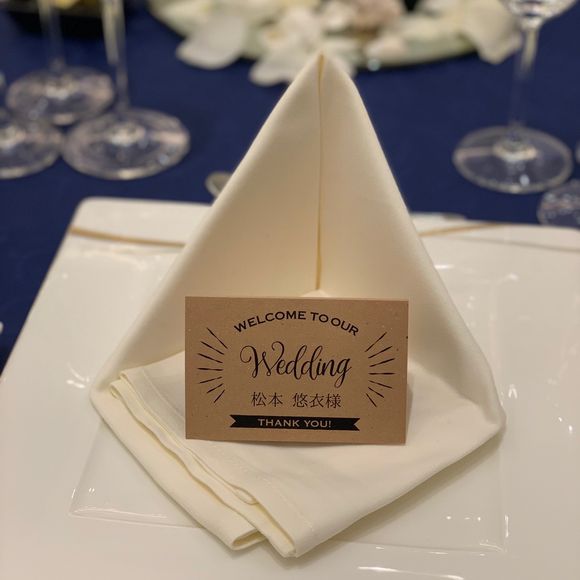 席札もサンクスタグと合わせてクラフト紙！裏に1人1人メッセージを書きました！