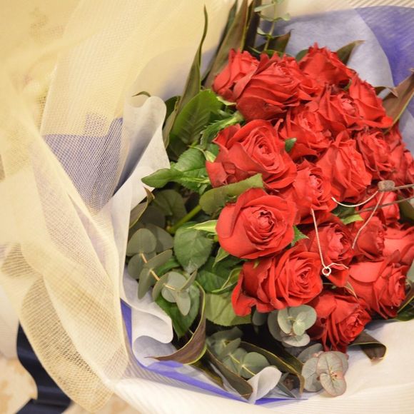 中には誕生石のネックレスが入っていました♡