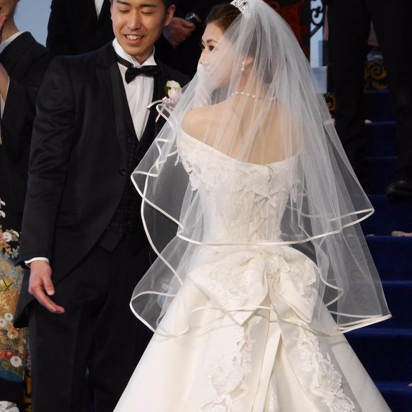 後ろは大きなリボン