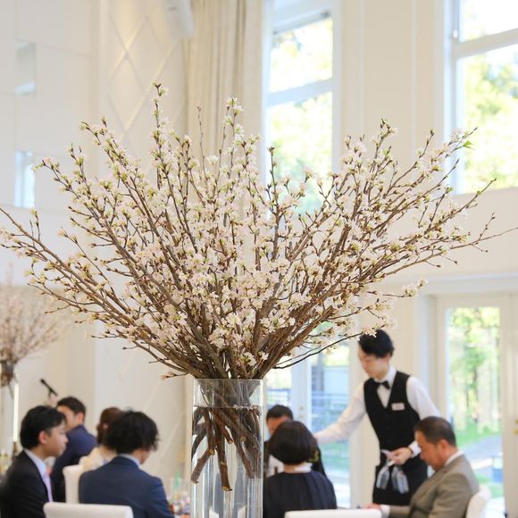 ゲストのテーブル装花は本物の桜です🌸✨