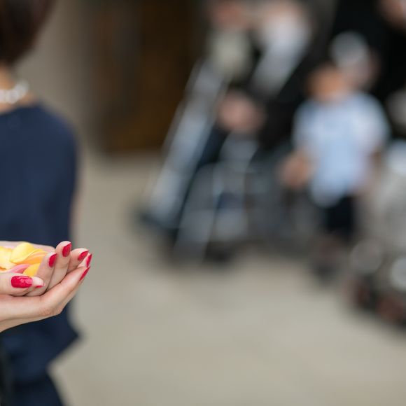 フラワーシャワーのお花は、会場手配の生花を使用しました。
コストを抑えたい！色味にこだわりたい！という方は造花で準備されるようです。