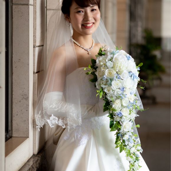 大好きな宝塚の退団ブーケをイメージしました！
とても長いキャスケードブーケです💐
