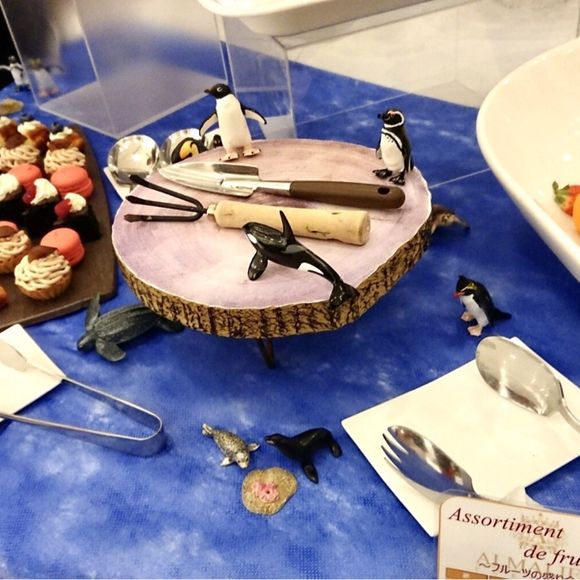 沢山の海の生き物フィギュアを持ち込みました