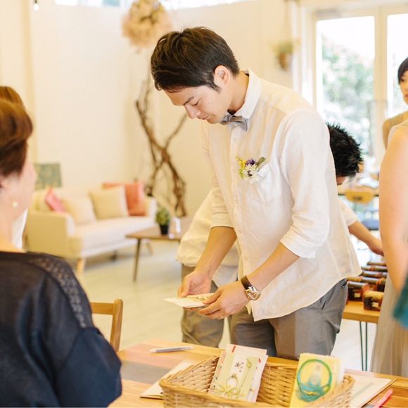 welcomeスペースにて受付のブライズメイドとグルームズメン
受付でしてもらうことを事前にリハーサルしてもらいました