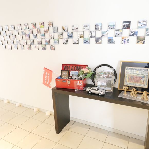 待合室までの廊下も全て自由に飾ることができます。